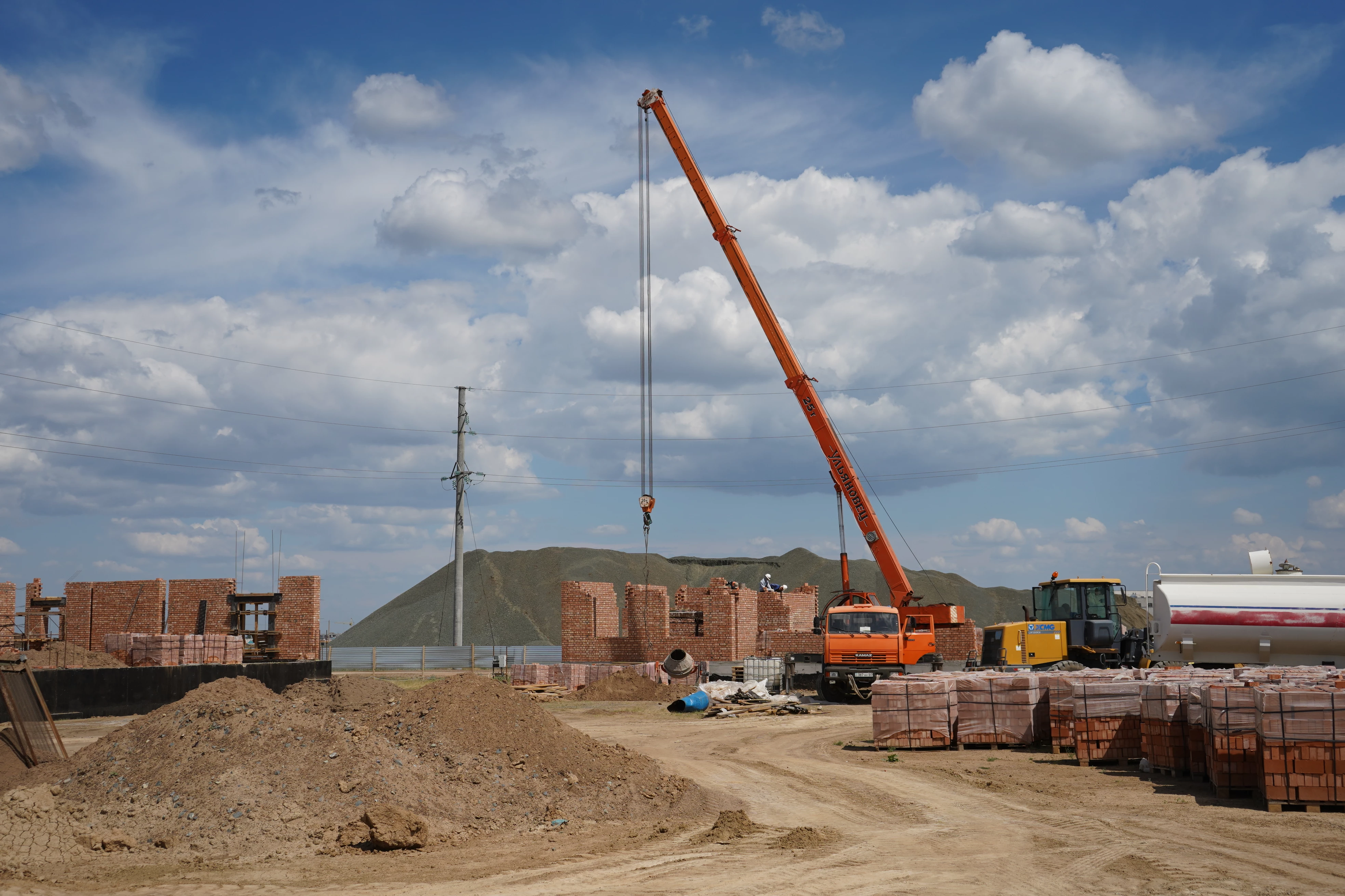 При любом ветре у нас в городе отключается электричество - аким ЗКО